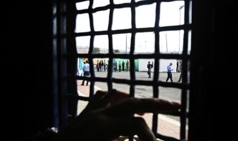 محكمة إسرائيلية توجّه تهما بحق محتجزين