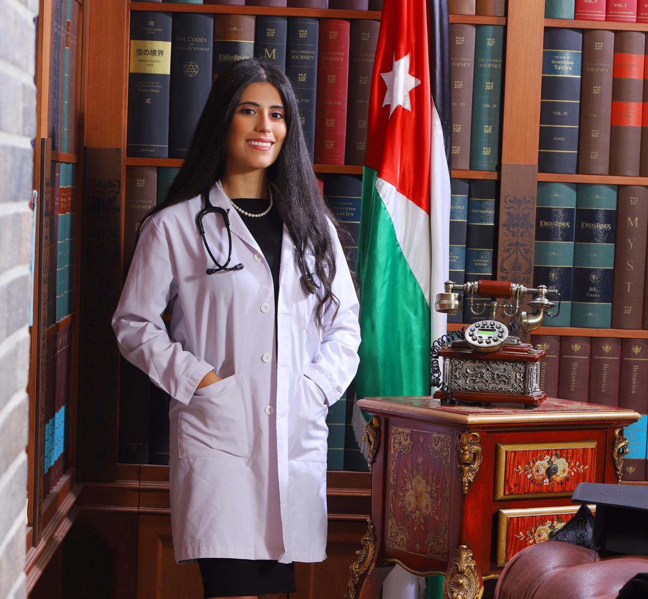 جود محمد ابوسماقه.. دكتورة بتقدير امتياز