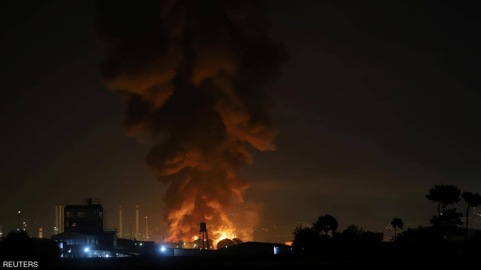 ماذا يحدث في إيران؟ حرائق وانفجارات