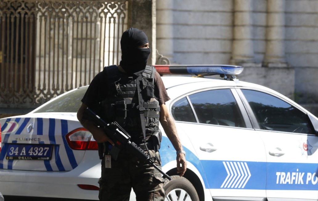 كرة القدم تتسبب بحبس شرطي تركي