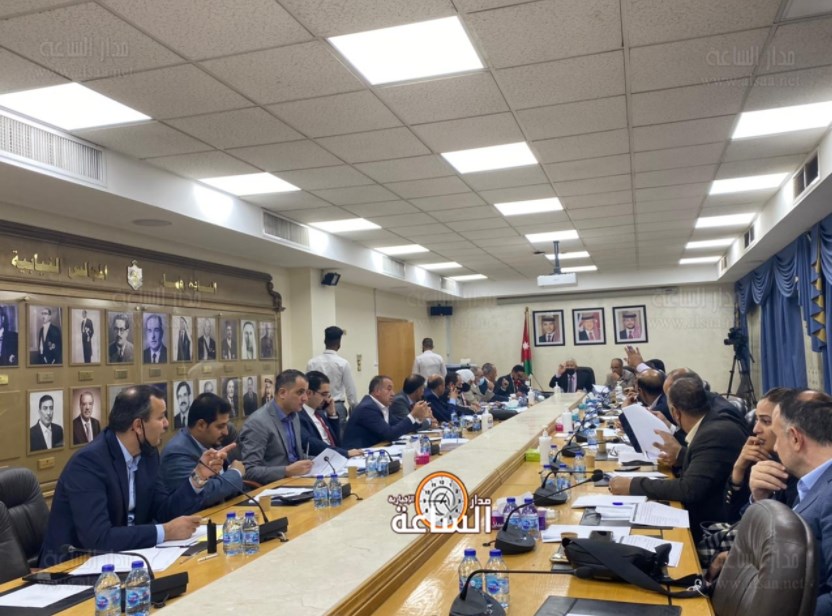 بعد مشاحنات وتسجيل مخالفات و26 جلسة..