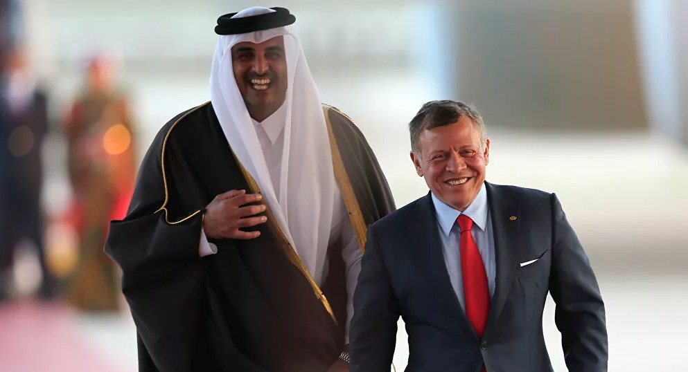 أمير قطر يبرق إلى الملك