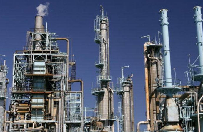 قرار ترامب يصعد بعقود النفط