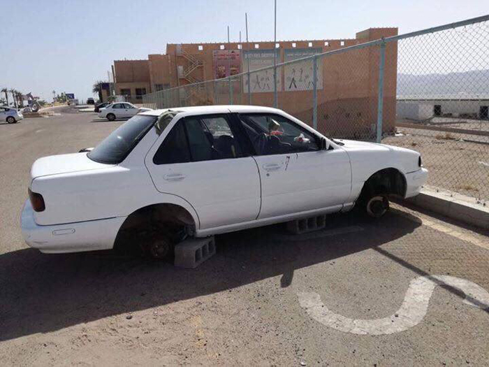 العقبة.. ذهب للتسوق فسرقت اطارات مركبته