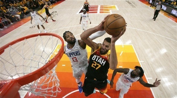 دوري السلة الأمريكي: جاز ينجو من