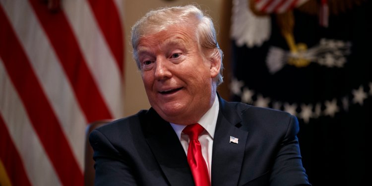 ترامب يطلب من بايدن عدم “النوم”