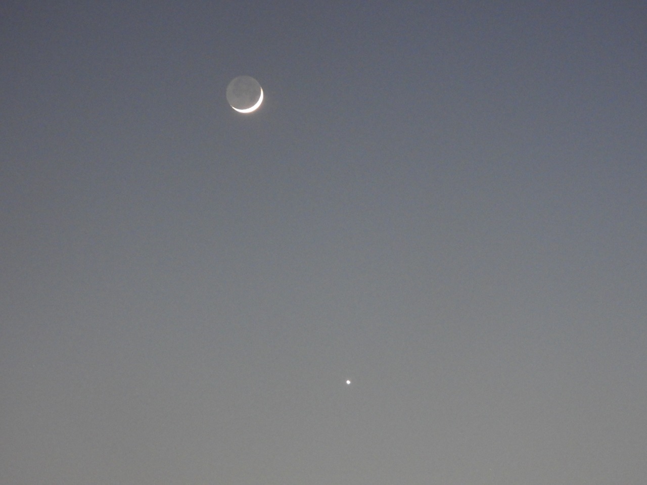 مجاهد يلتقط هلال الثاني من ذي