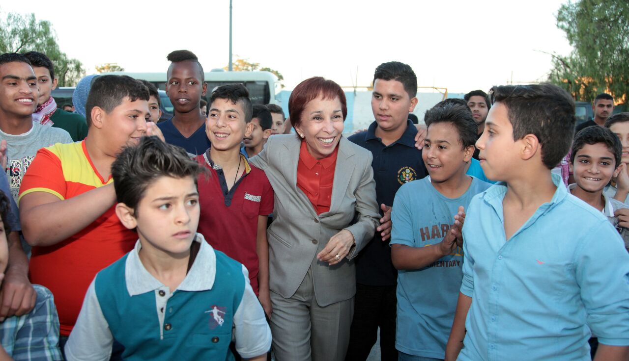 الاميرة بسمة تشارك أيتاما طعام الافطار