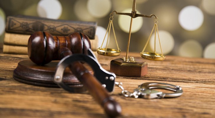 18 مشتكى عليهم في قضية فساد