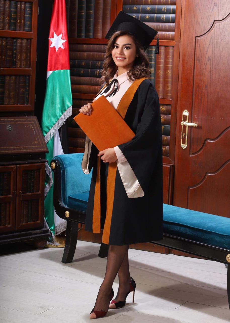 الدكتورة رهف العكروش مبروك التخرج