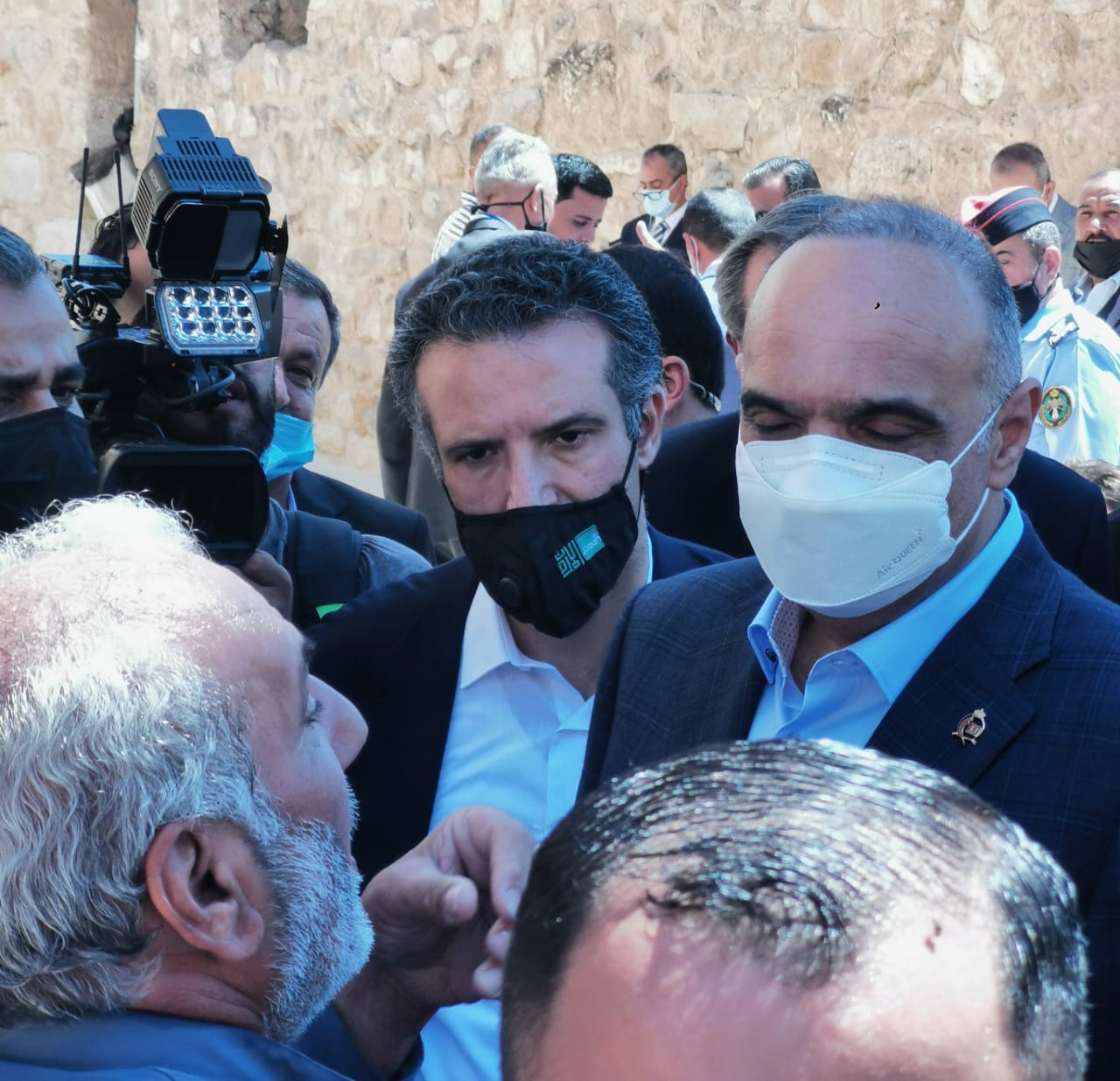 زيارة الخصاونة لمأدبا وعلامات الرضا