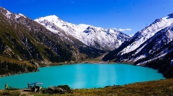 كازاخستان تستقطب السياح بتشييد أكواخ في