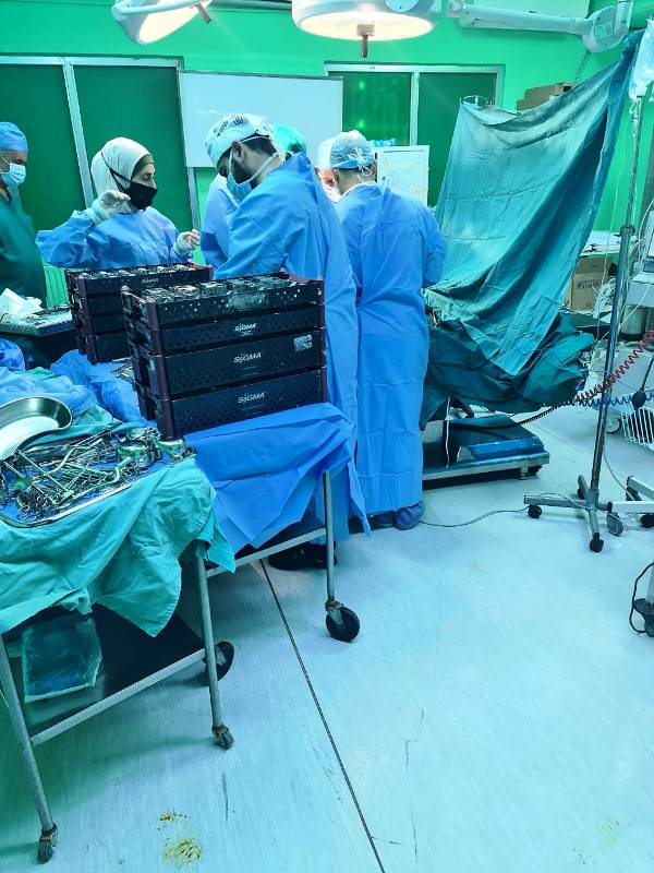 عملية جراحية نوعية لتغيير مفصل لستينية