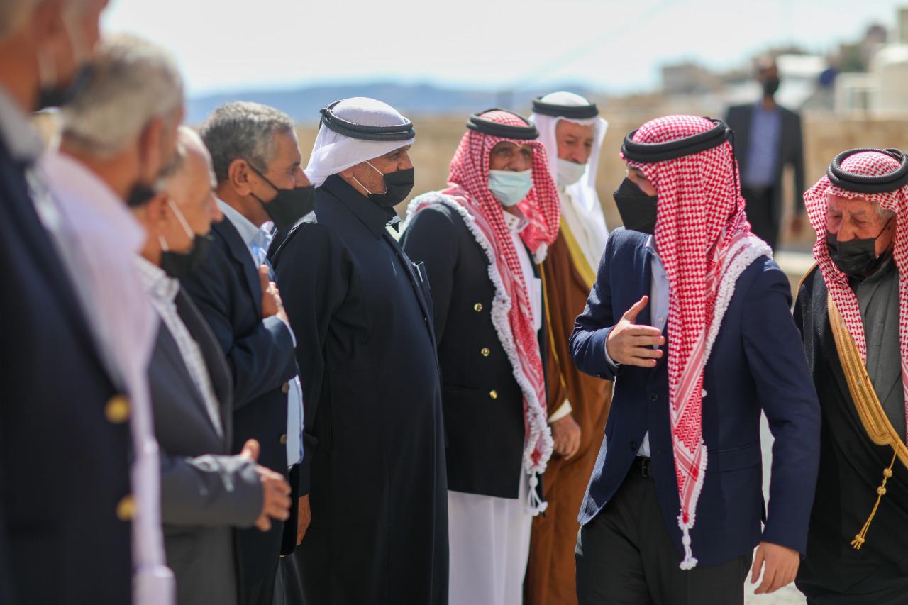 ولي العهد يلتقي بعدد من وجهاء