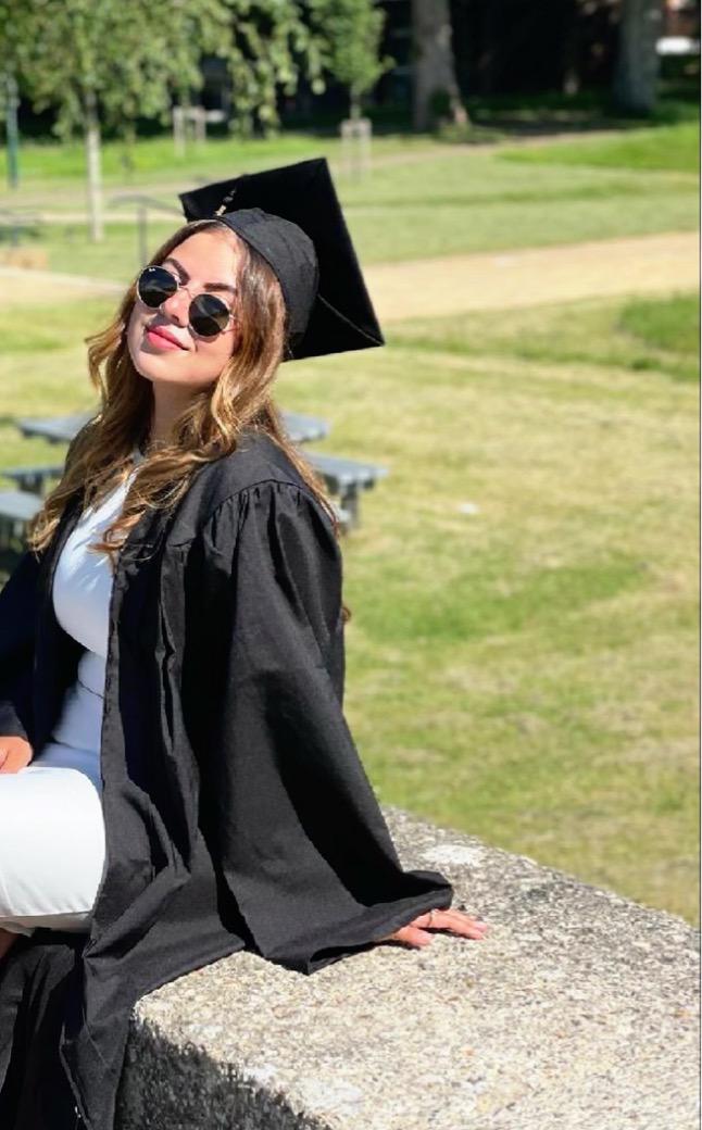 وسن خليفات تشق طريقها الى الماجستير