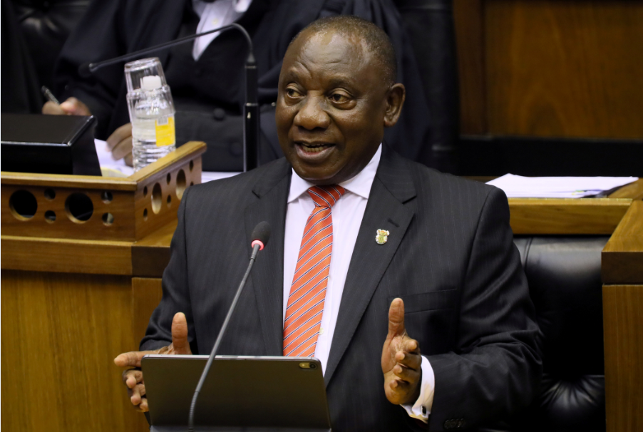 فيديو لرئيس جنوب إفريقيا يتعرض للسرقة