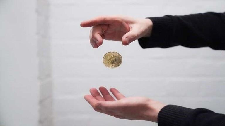 بتكوين تهبط 7.4%