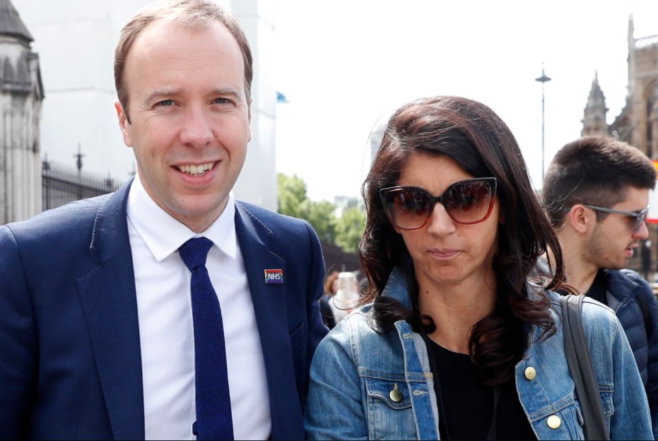 بسبب فضيحة أخلاقية.. مطالب باستقالة وزير