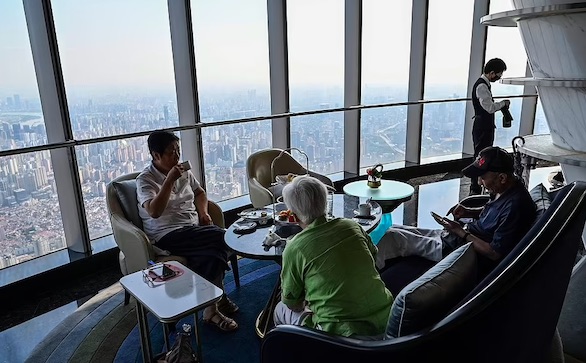 افتتاح أعلى فندق فاخر في العالم