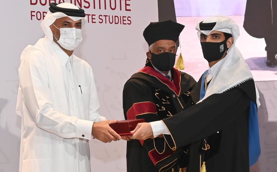 معهد الدوحة يكرّم خريجيه برعاية الشيخ