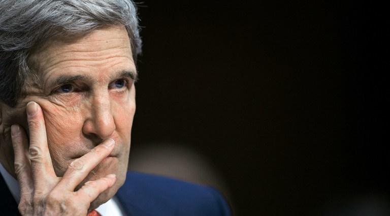 جون كيري مهاجما ترامب: جاهل ولا