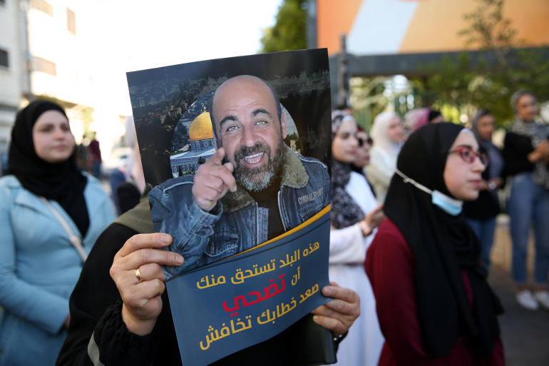 عائلة بنات: عباس لم يتصل بنا