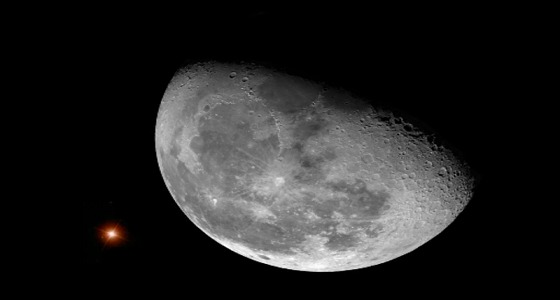 فلكيون: أحدب رمضان يقترن بالمشتري