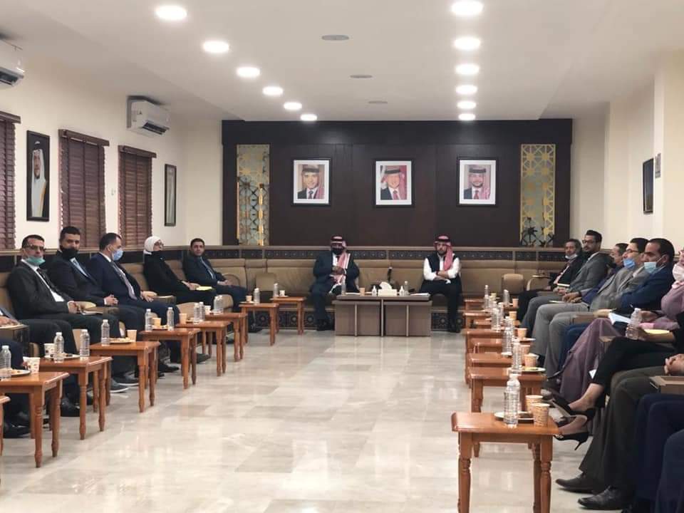 ولي العهد الامير الحسين يفاجئهم (صور)