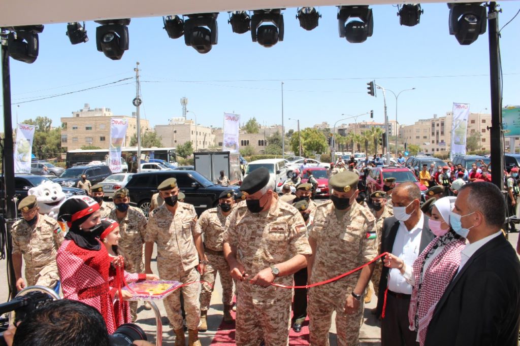 الحنيطي يوجه بتوفير السلع الأساسية في