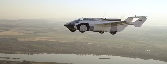 سيارة طائرة مستقبلية تكمل أول رحلة