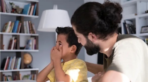 عبارات يقولها الآباء تضر بالصحة النفسية