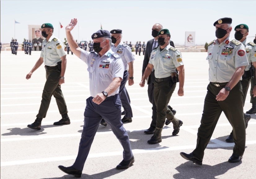 الملك يرعى حفل تخريج دورة مرشحي