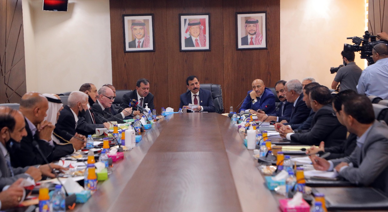 المشتركة النيابية تستمع لمقترحات حول مشروع