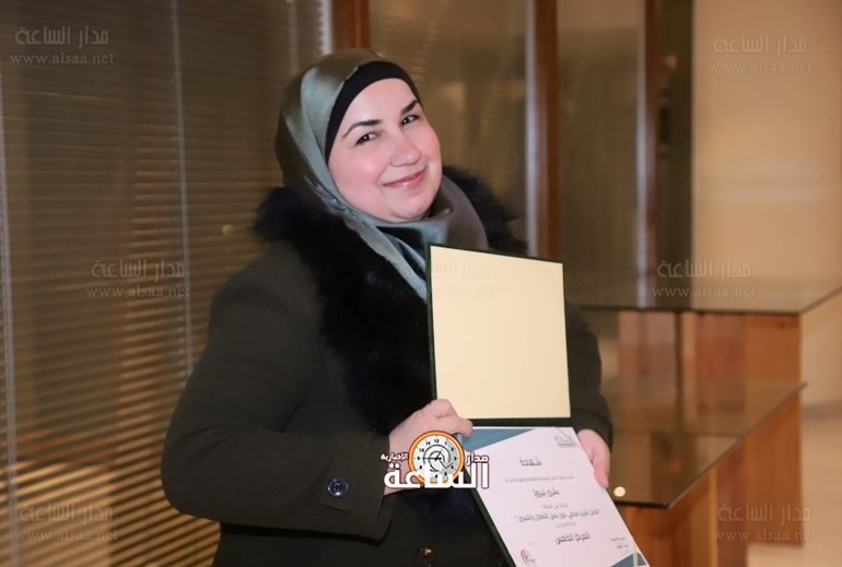 الزميلة نيروخ تفوز بجائزة الحسين للإبداع