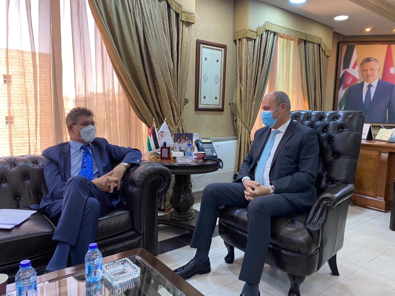 وزير العمل يلتقي السفير الألماني