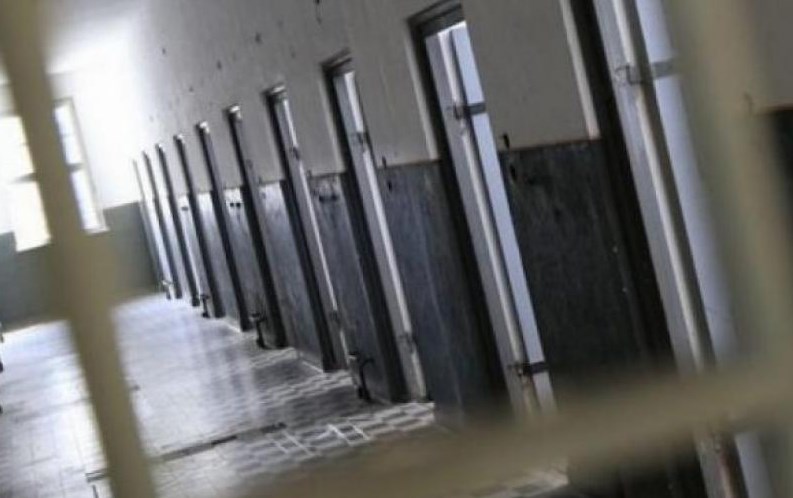 حبس مسؤول في هيئة رقابية رسمية