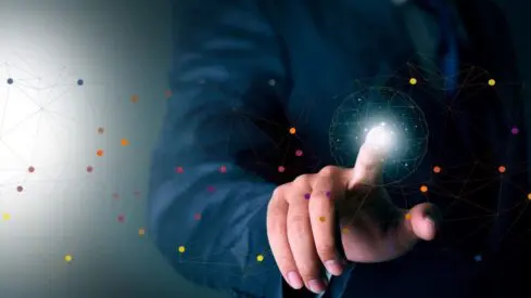 ولا ينبئك مثل خبير