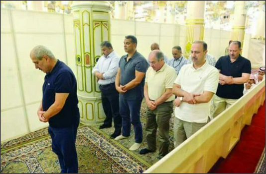 الطراونة يؤم بالملقي.. ما سر الصورة؟