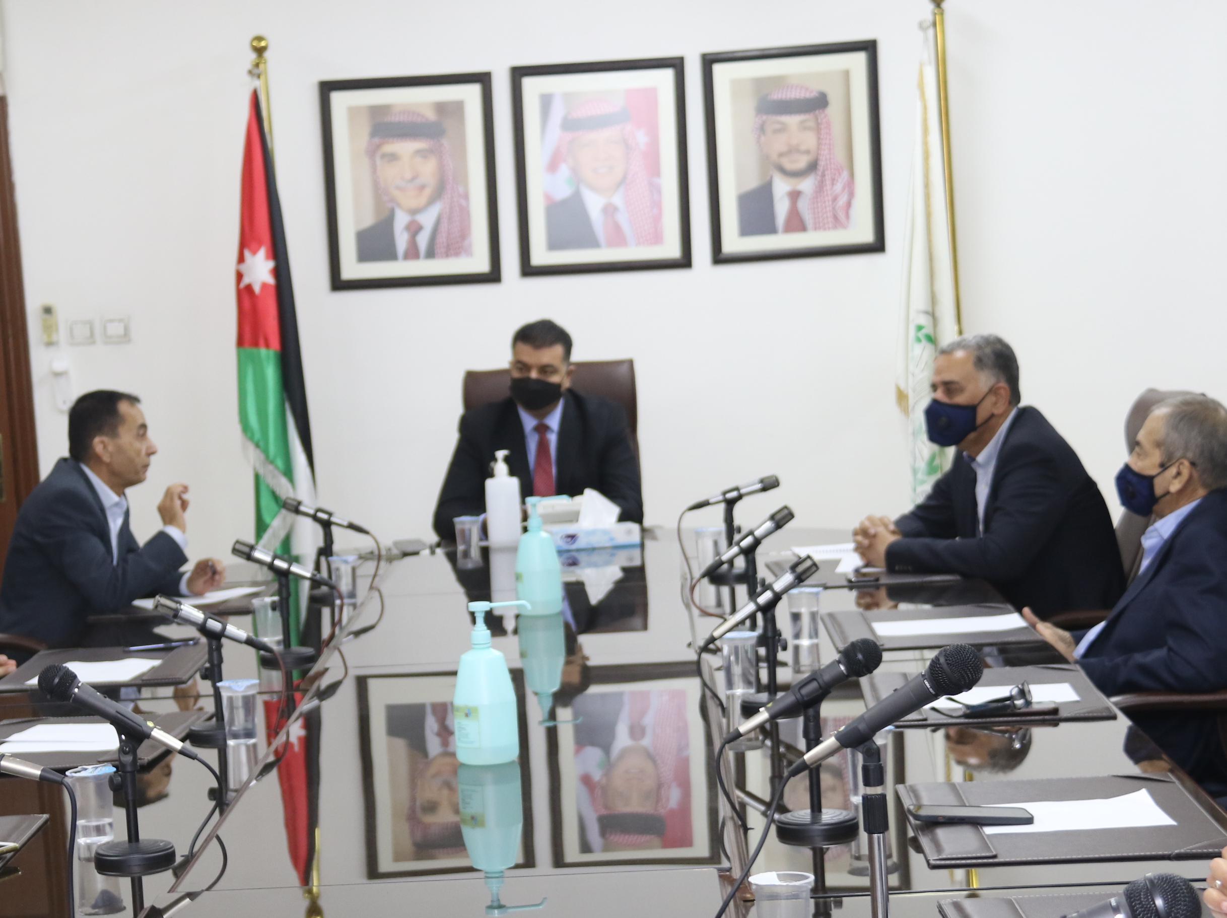 حنيفات: تعديل التعليمات الناظمة لادخلت الانتاج