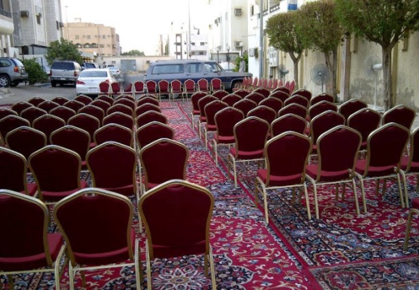 الحكومة: استمرار منع بيوت العزاء والتجمعات