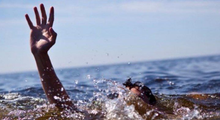 وفاة حدثين غرقا بمزرعة في عين