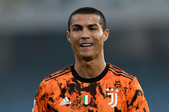 طلب مفاجئ لرونالدو.. ورد بارد من