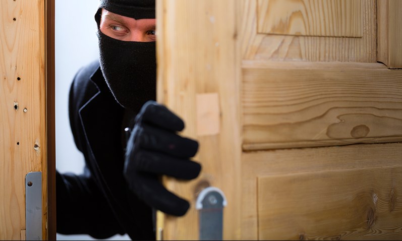 رفع عقوبات عدد من مكرّري جرائم