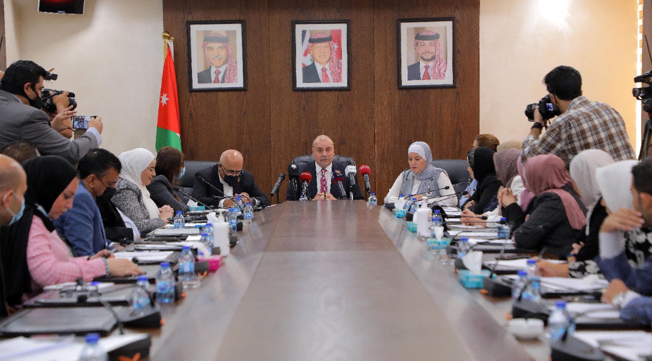 العودات: مجتمعنا حضاري ومتعلم يحترم المرأة