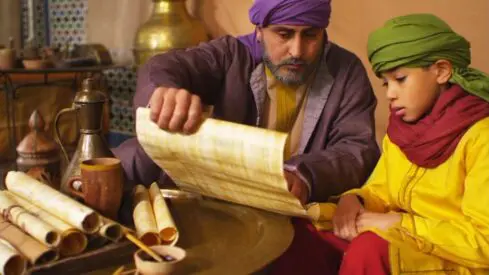 هل طاقية خريجي الجامعات اختراع أمريكي