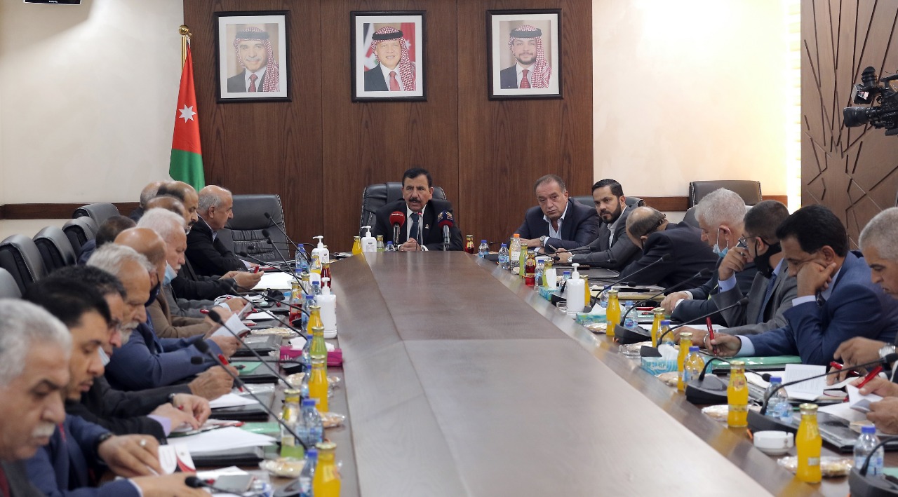 مشتركة نيابية تبحث وأكاديميين وممثلي مجالس