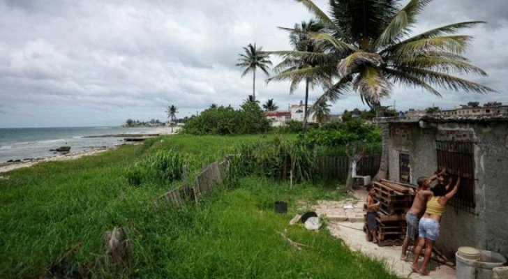 فلوريدا تستعد للعاصفة إلسا