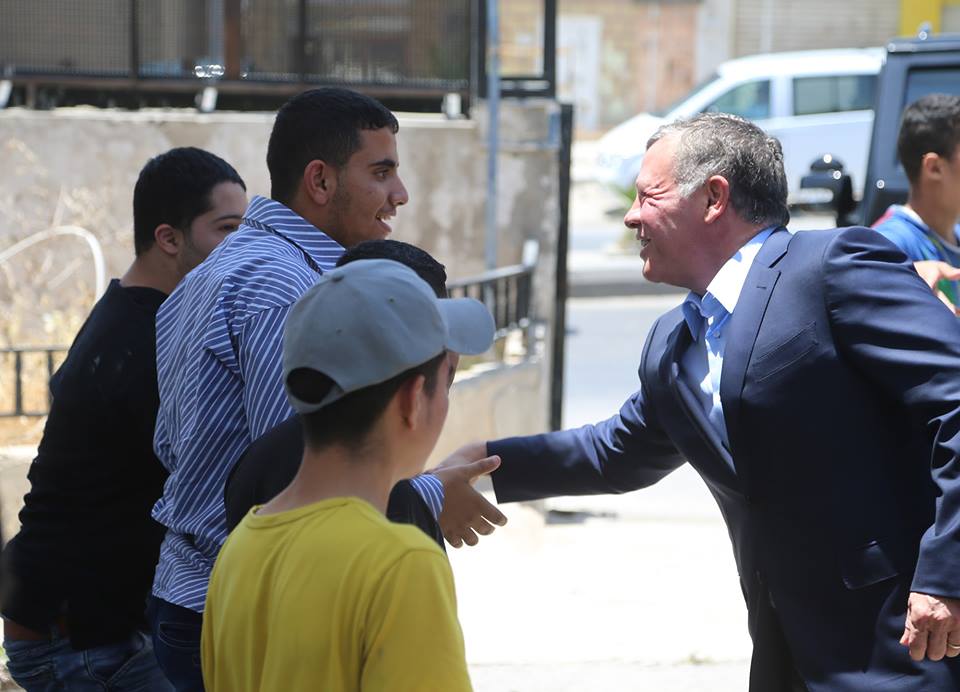 الملك يقوم بزيارة مفاجئة لـ’مركز تأهيل