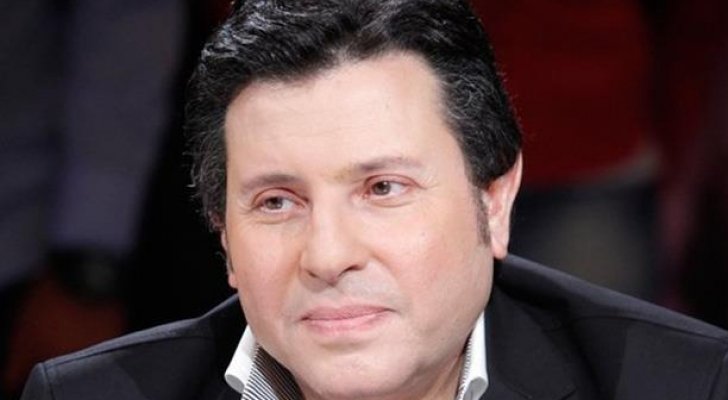 نقل الفنان هاني شاكر إلى المستشفى