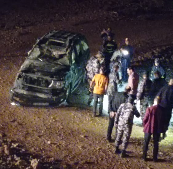 5 إصابات بتدهور مركبة على طريق